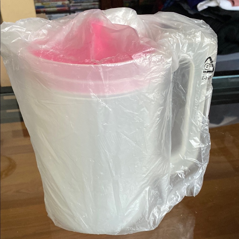 New Tupperware 2QT/2L Classic Sheer Pitcher